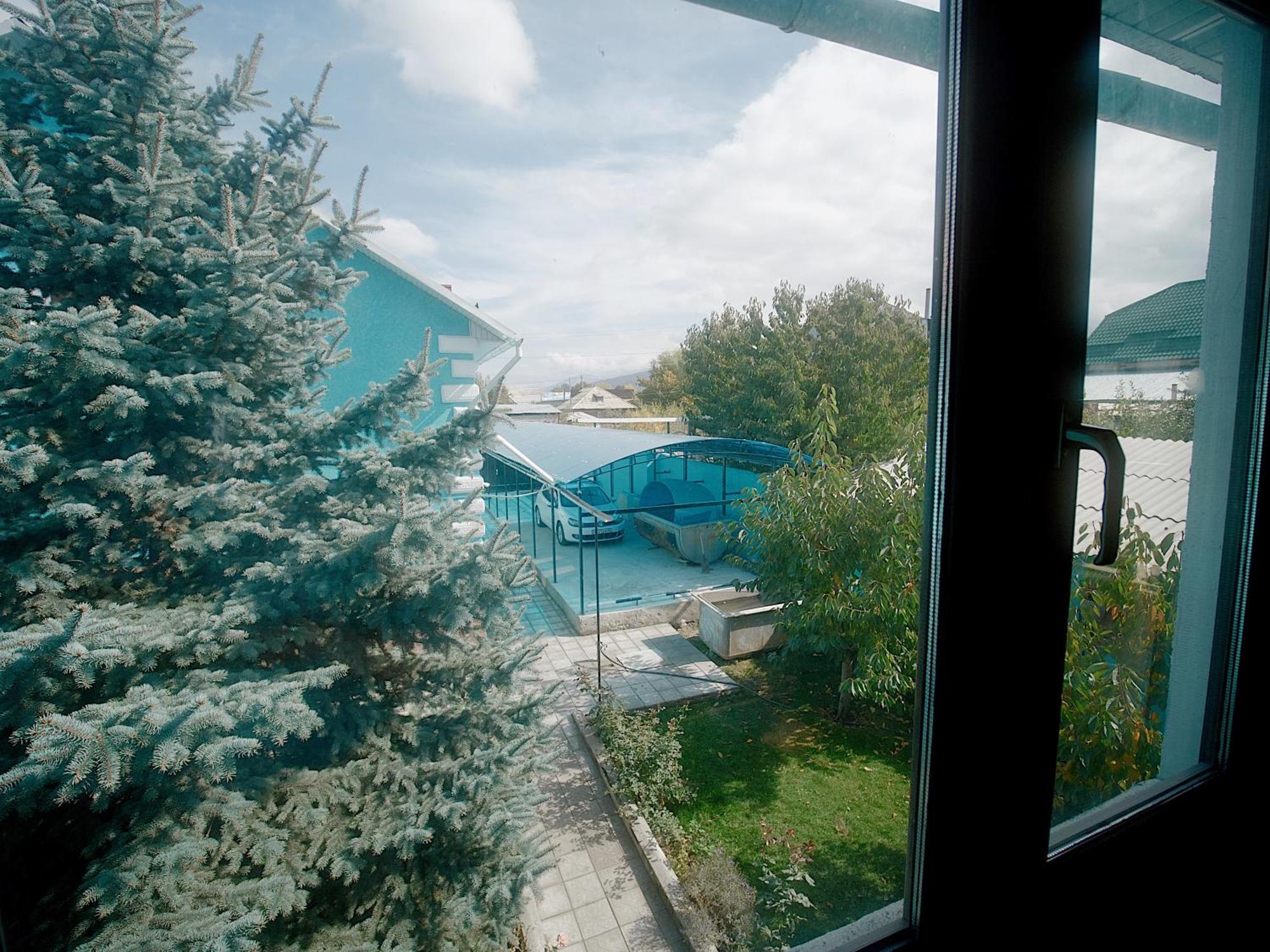 Guesthouse Alakol Каракол Екстер'єр фото