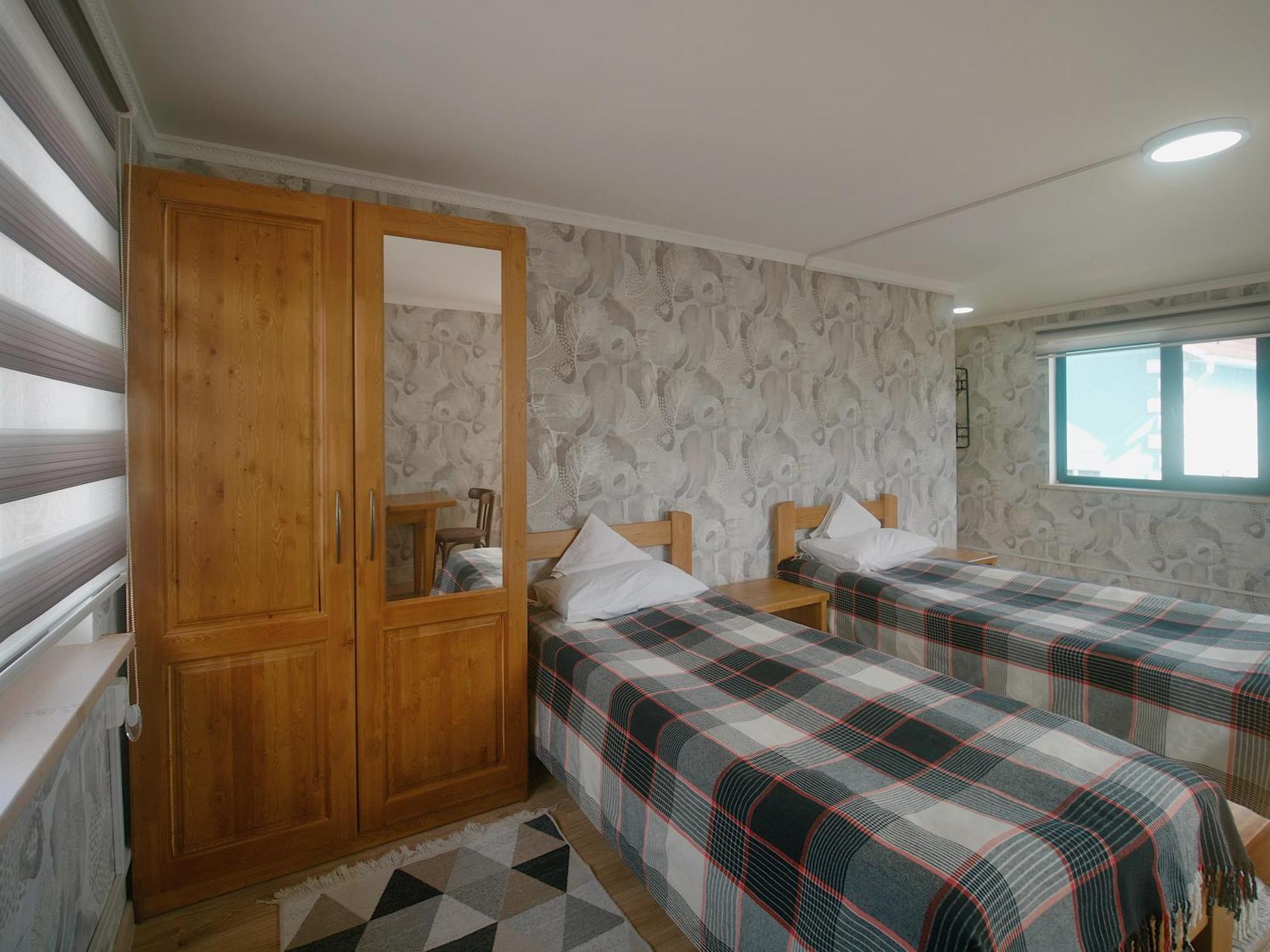 Guesthouse Alakol Каракол Екстер'єр фото